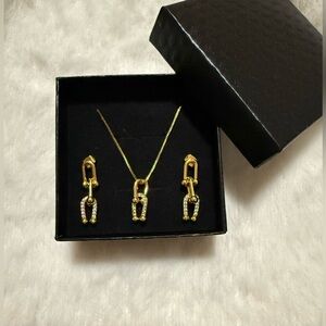 Elegant Goldtone With Crystals Jewelry Set Designer Style